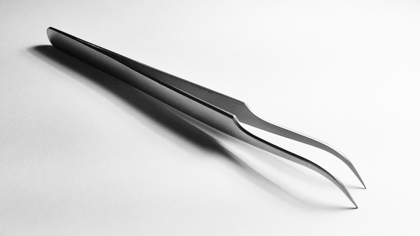 große Pinzette - spitz und stark gebogen - 14 cm